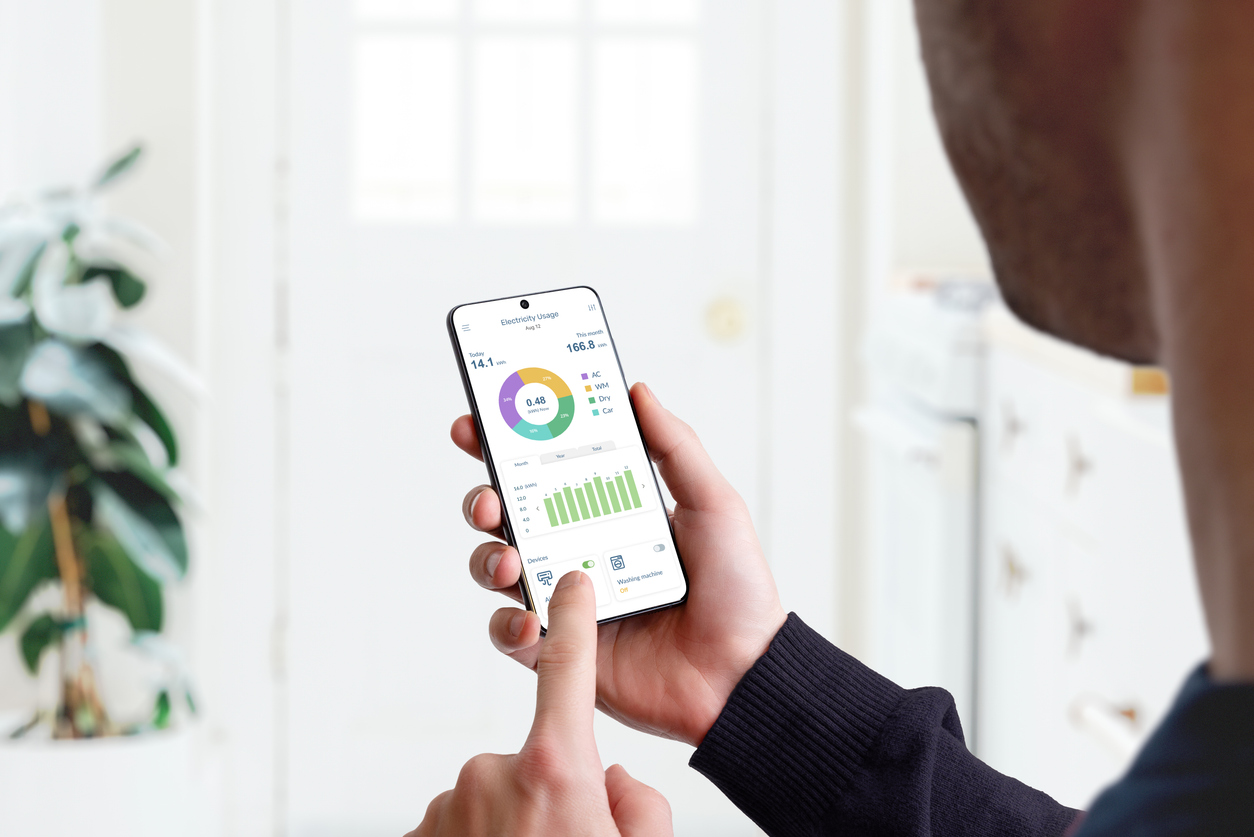 Bezpiecznie integrujemy się z systemami automatyki, tworząc uporządkowane źródło prawdy o stanie i historii, a monitorowanie produkcji na rzetelnych danych umożliwia bieżącą analizę i wiarygodne prognozy